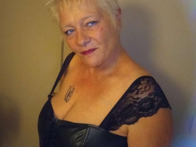 SolangeBelle - Live porn &amp; sex cam - 19188978