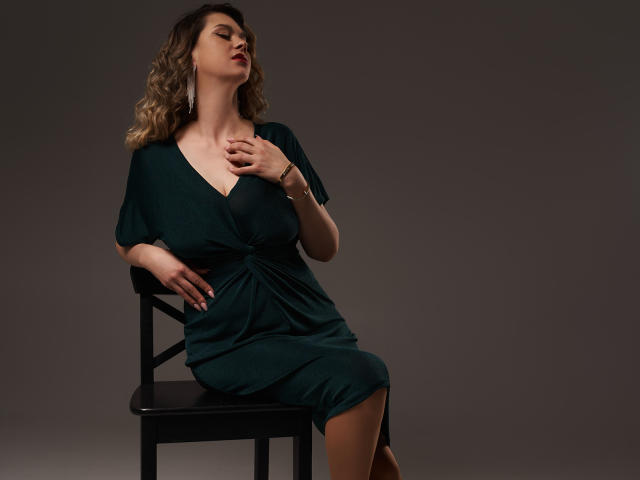 AmaliaSwanson - Live porn &amp; sex cam - 19203678