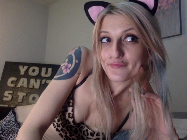 MissCherryOnTop - Live Sex Cam - 19211934