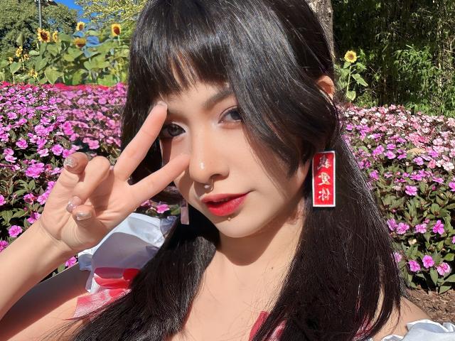 SabriPrettty - Élő pornó és szexkamera - 19228250