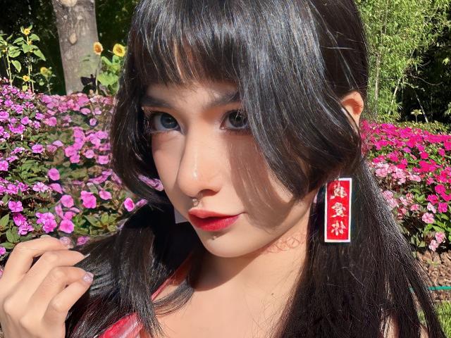 SabriPrettty - Élő pornó és szexkamera - 19228274