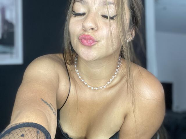 AlessiaFerry - Live porn &amp; sex cam - 19261458