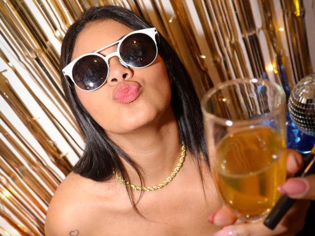 CassieRay - Porno na żywo i seks kamera - 19289954