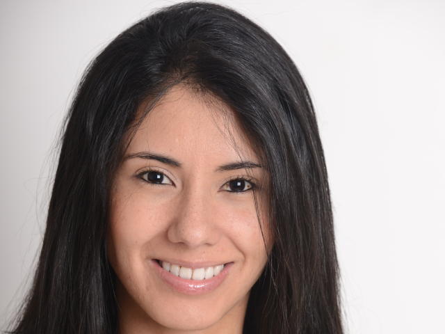 XiaQueen ha lunghi capelli neri, occhi marroni e un sorriso carino con labbra rosa lucide. Ha una carnagione marrone chiaro e un viso leggermente lentigginoso..