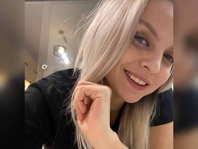 DouceAmelia - Élő pornó és szexkamera - 19340790