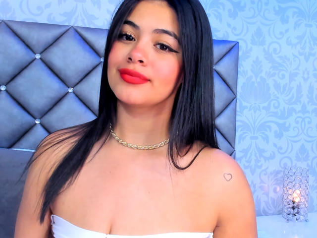 CassieRay - Élő pornó és szexkamera - 19349390