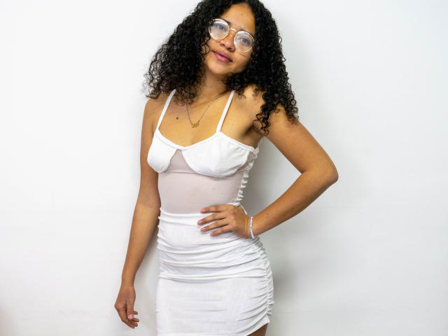 NaomyWoods - Live porn &amp; sex cam - 19352694