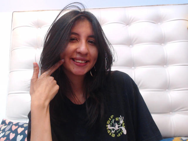 AlishaJames - פורנו בשידור חי ומצלמת סקס - 19356042