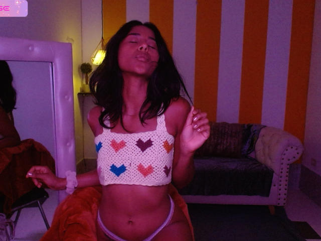 ElennaMoure - Live Sex Cam - 19368558