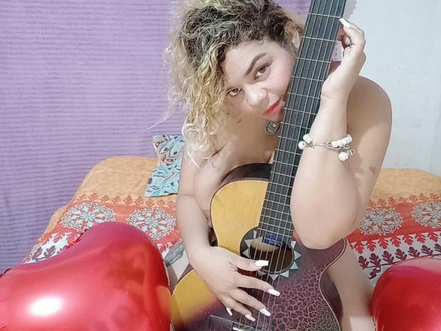 CassieBeckers - Live Sex Cam - 19370538