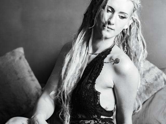 MissPixxiePuddin - Live sex cam - 19371674