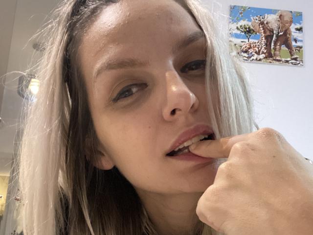 DouceAmelia - Live porn &amp; sex cam - 19385134