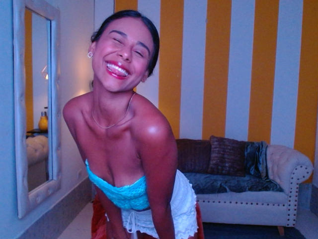 ElennaMoure - Live sex cam - 19398486