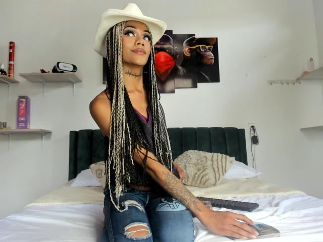 StrawberryCambell69 - Live porn &amp; sex cam - 19402930