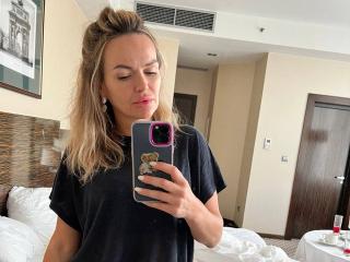 HollysMilf - Live porn &amp; sex cam - 19421434