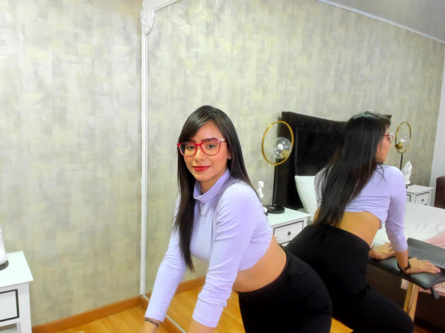 HollyWhite - Live sex cam - 19422566