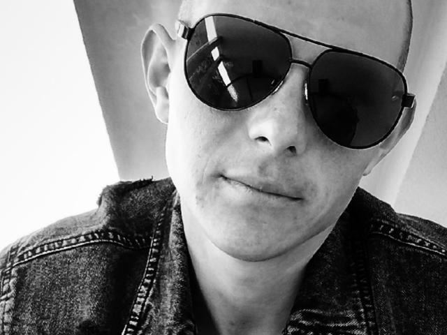 BruceDesire - Sexe cam en vivo - 19423062