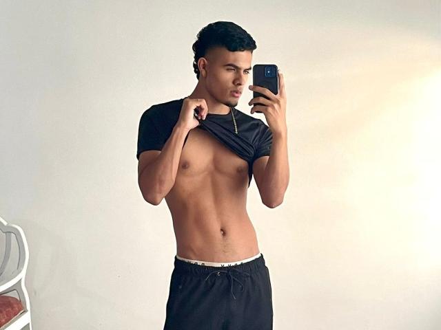 AlejandroKym - Live sex cam - 19424454