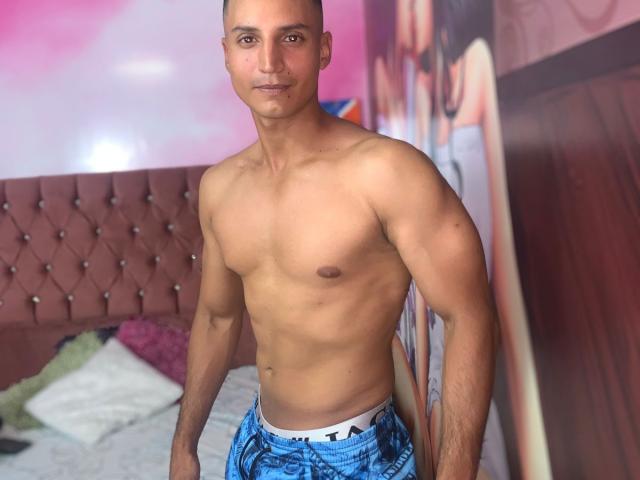 GabrielEmilio69 - Live porn &amp; sex cam - 19432766