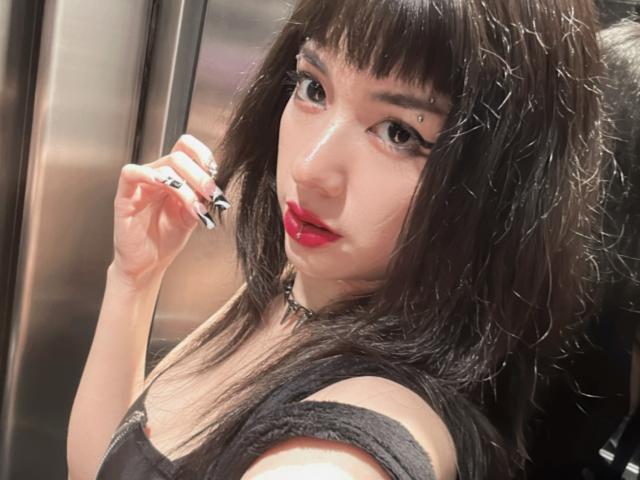 SabriPrettty - Élő pornó és szexkamera - 19452678