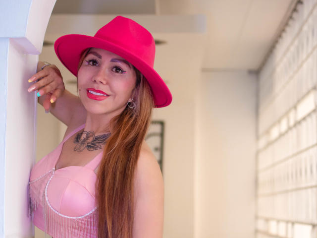 LeslyThompson - פורנו בשידור חי ומצלמת סקס - 19462570