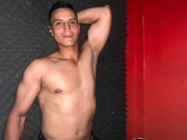 GabrielEmilio69 - Live sex cam - 19488326
