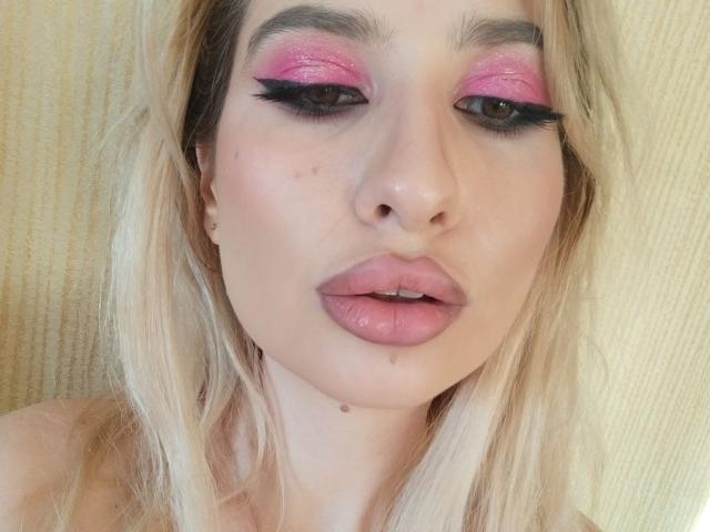 ElzaKom - Live porn &amp; sex cam - 19538506