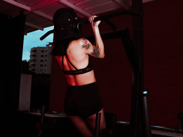 MiaBurton - Live sex cam - 19554206