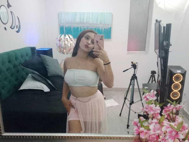 MelaniFisher - Live porn &amp; sex cam - 19560538