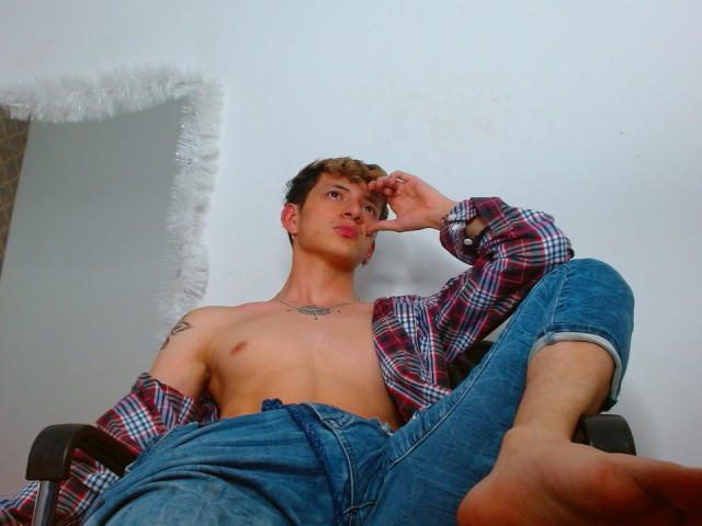 BastianLeonis - Live porn &amp; sex cam - 19571450