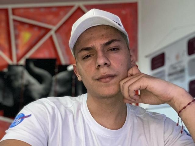 AlexValenzuela - Live porno og sexkamera - 19581590