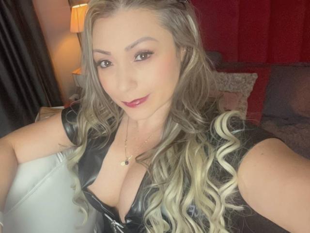 HollyMadisonn - Élő pornó és szexkamera - 19593094