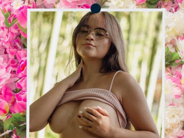 LiaSsmith - פורנו בשידור חי ומצלמת סקס - 19651154