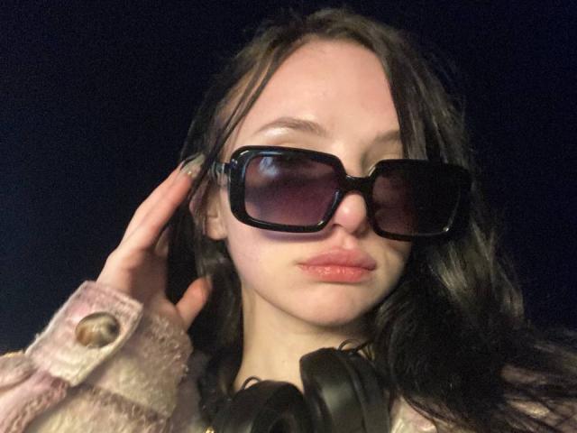 BabyLouren - Live porn &amp; sex cam - 19677806
