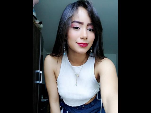 HollyWhite - Porno na żywo i seks kamera - 19681390