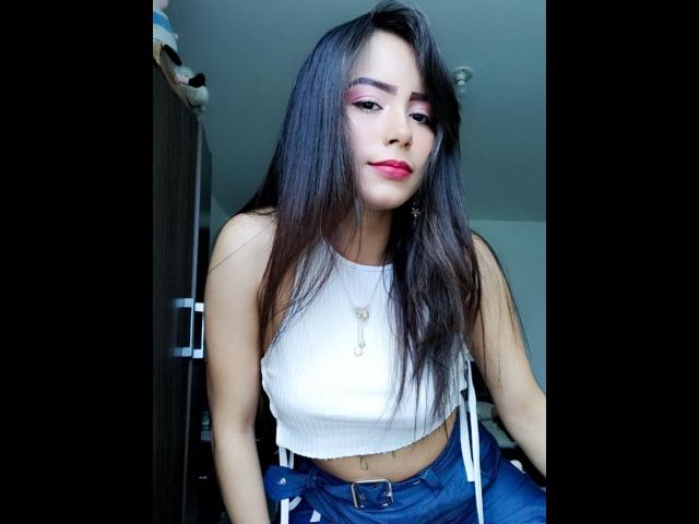 HollyWhite - Live sex cam - 19681430