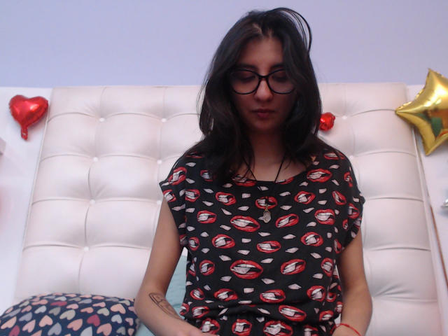 AlishaJames - Live sex cam - 19682446