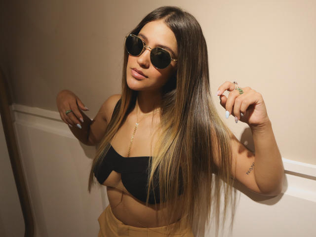 AvrilRogers - Live porn &amp; sex cam - 19696366