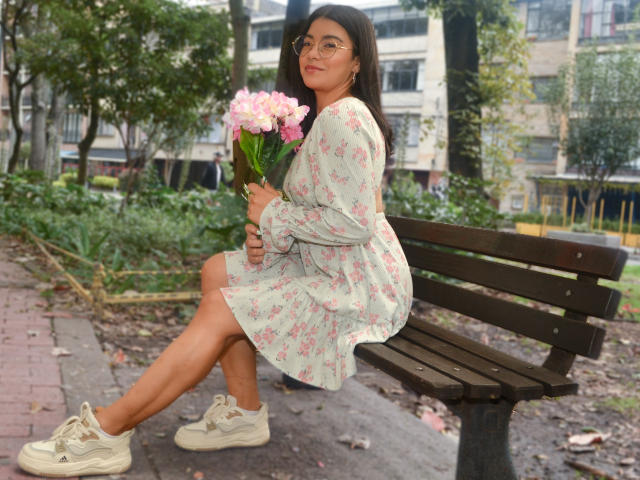 EmmaRuiz - Live porn &amp; sex cam - 19701762