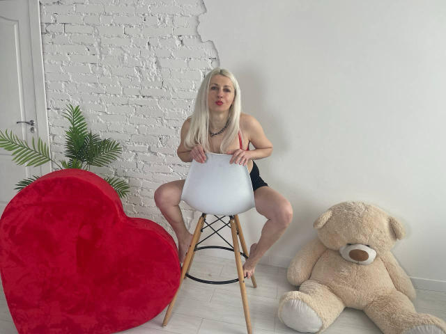 LoraRiser - Live sex cam - 19716190