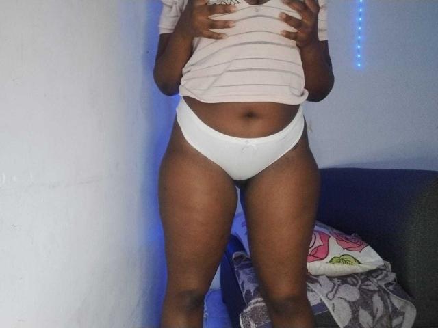 EmiraHot - Live sex cam - 19722326