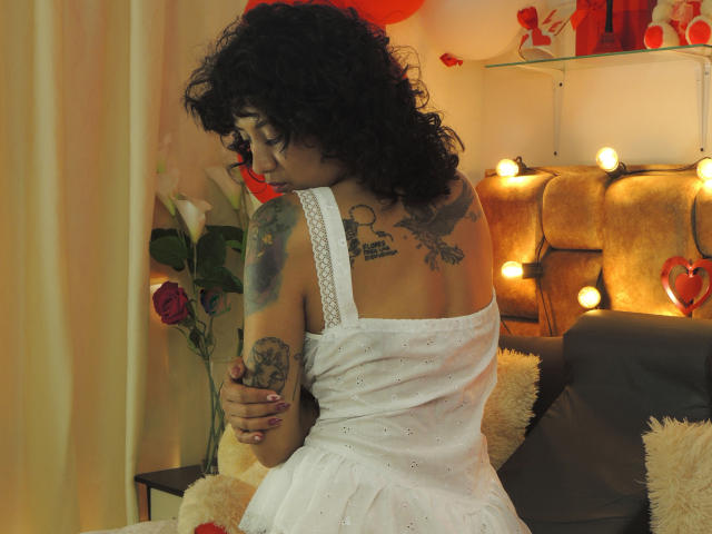 AmyLuciana - Live porn &amp; sex cam - 19743866