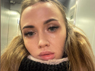 ElizaQshine - Live porn &amp; sex cam - 19744222