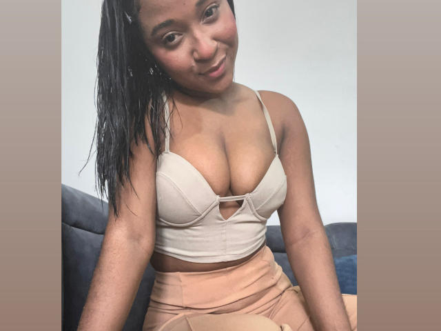 MelanyScoth - Élő pornó és szexkamera - 19744314