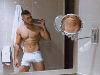 ArchieKoller - Live porn &amp; sex cam - 19760330