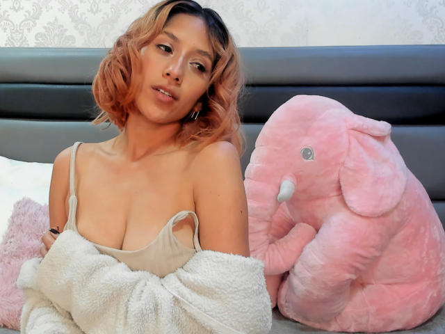 BrianaHarpers - Live porn &amp; sex cam - 19789422