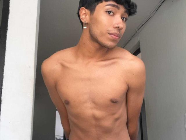 TwinkleCameron - Sexe cam en vivo - 19803058