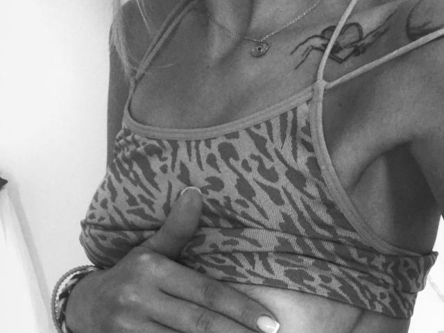 Julaiya - Live porn &amp; sex cam - 19813202