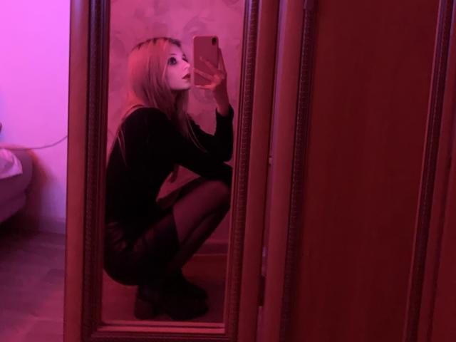WinterSylvia - Live porn &amp; sex cam - 19830802