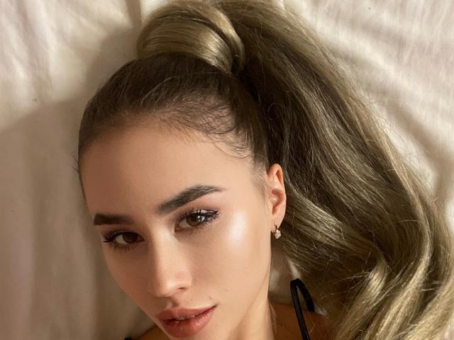 EllaLewis - Live porn &amp; sex cam - 19839934